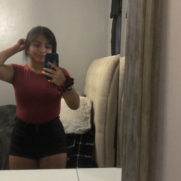 Meet your Posher, Izela - Picture 1 of 1